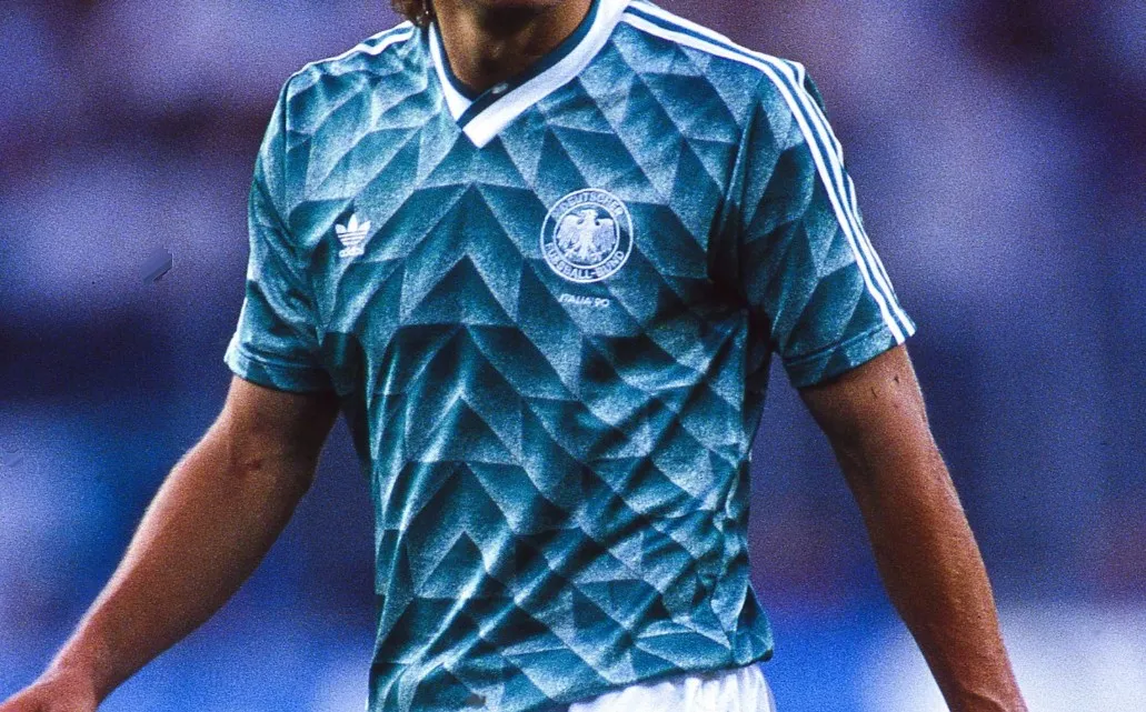 Pourquoi certains maillots ressemblent autant à des sièges de bus