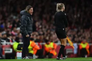 Chelsea-Arsenal : En colère contre la VAR, Sonia Bompastor sort son téléphone