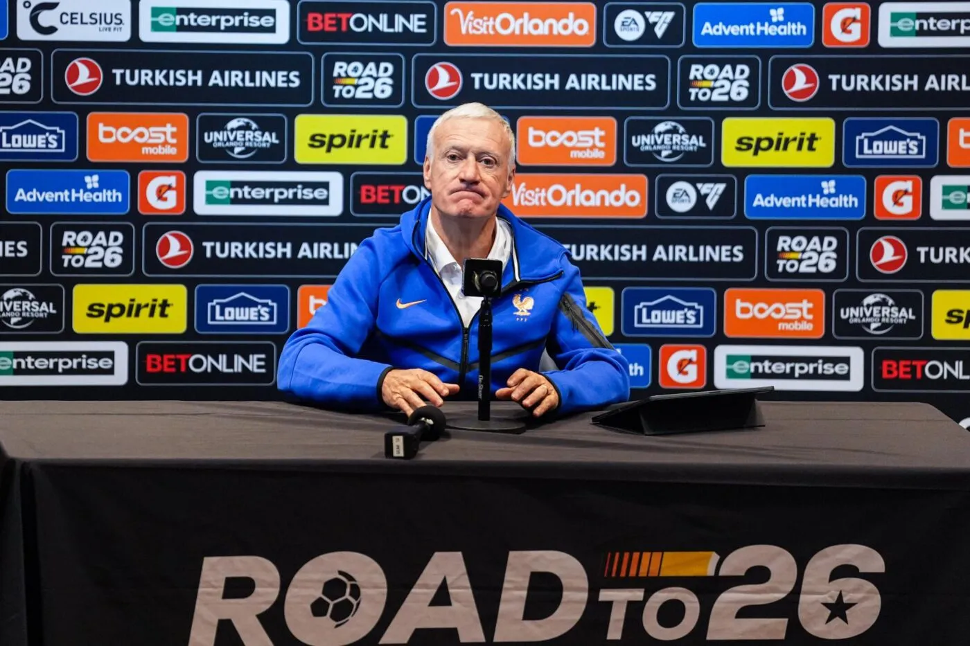 Deschamps ne va « pas perdre d’énergie<span style="font-size:50%">&nbsp;</span>» avec la question de son successeur