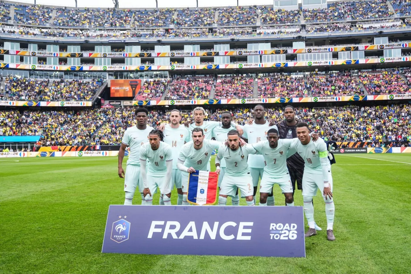 Les Bleus et TF1 font mieux que Meurtres en Guadeloupe
