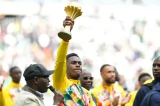 Les Sénégalais ont défilé avec le trophée de la CAN au Stade de France