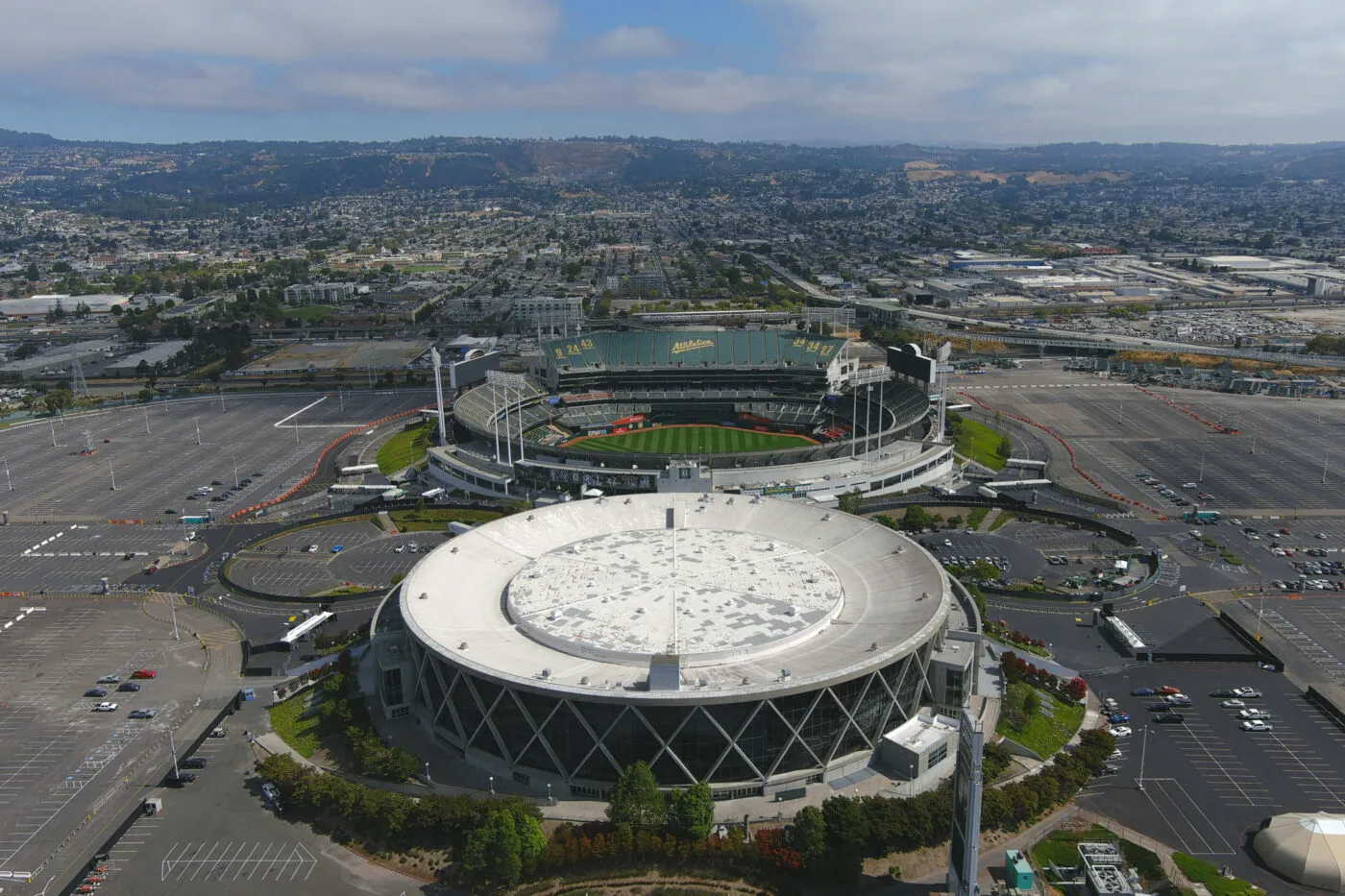 Aux États-Unis, un goal jette un deuxième ballon sur le terrain pour empêcher l'adversaire de marquer