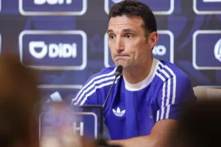 Lionel Scaloni ému aux larmes en conférence de presse