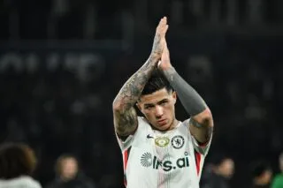 John Obi Mikel tacle le capitaine de Chelsea