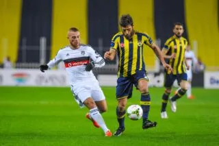 L'entraîneur des Espoirs turcs fait un malaise en plein match