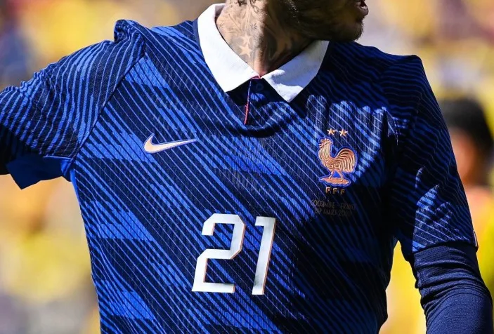 Y a-t-il vraiment un défaut sur les maillots de l&rsquo;équipe de France ?