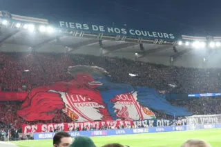 Le tifo effrayant des supporters parisiens face à Liverpool