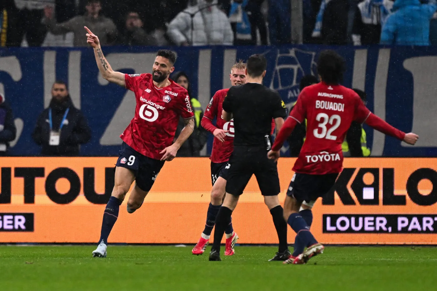 Le maillot du but de Giroud contre l&rsquo;OM vendu aux enchères pour la bonne cause