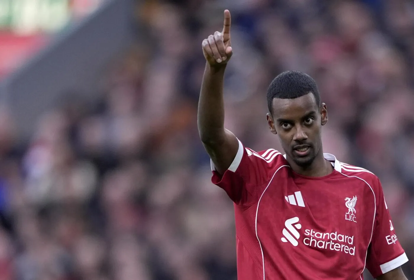 Slot dévoile son plan avec la titularisation d'Isak