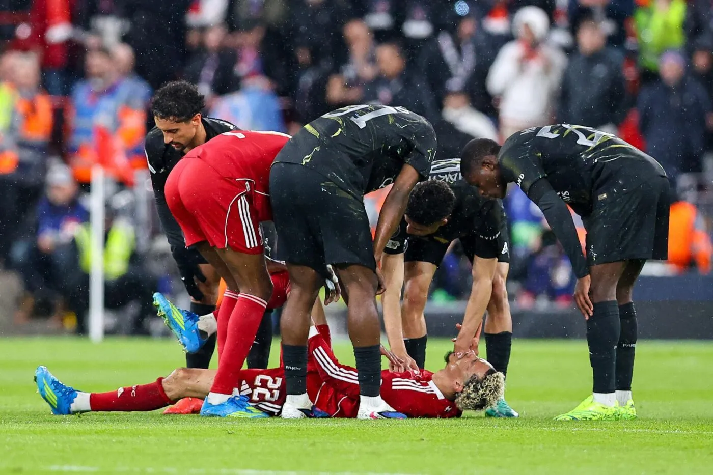 Fin de saison pour Hugo Ekitiké ?