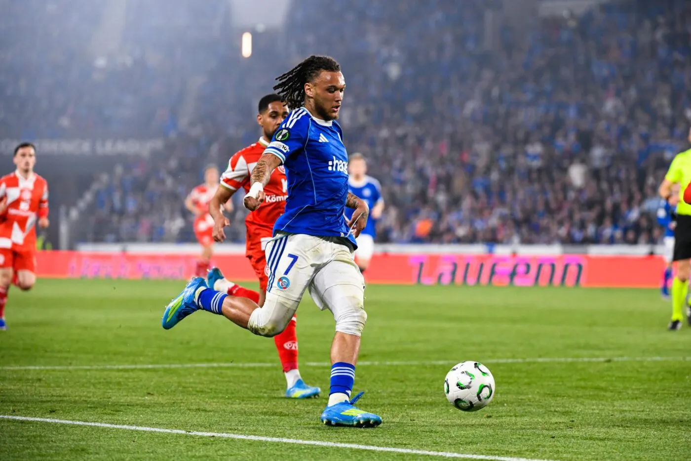 Le terrible coup de coude subi par Diego Moreira