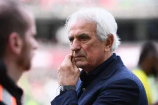 « Pour diriger un club, il faut être là» : Coach Vahid critique son président