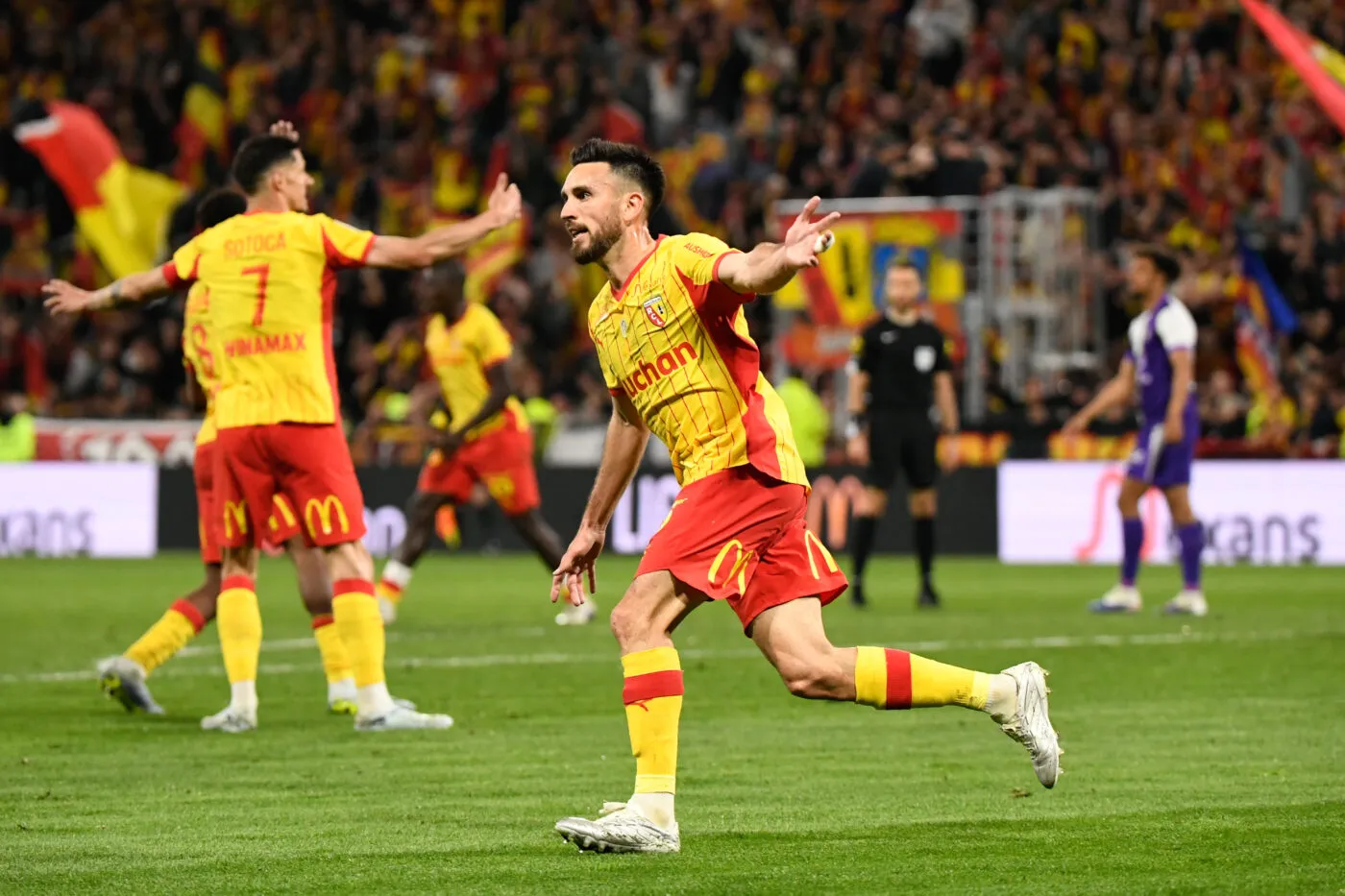 Lens se refait la cerise en renversant Toulouse