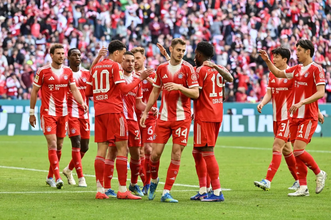 Le Bayern achève Stuttgart et remporte la 35e Bundesliga de son histoire