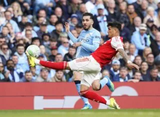 Manchester City sort vainqueur de son duel face à Arsenal et relance le suspense