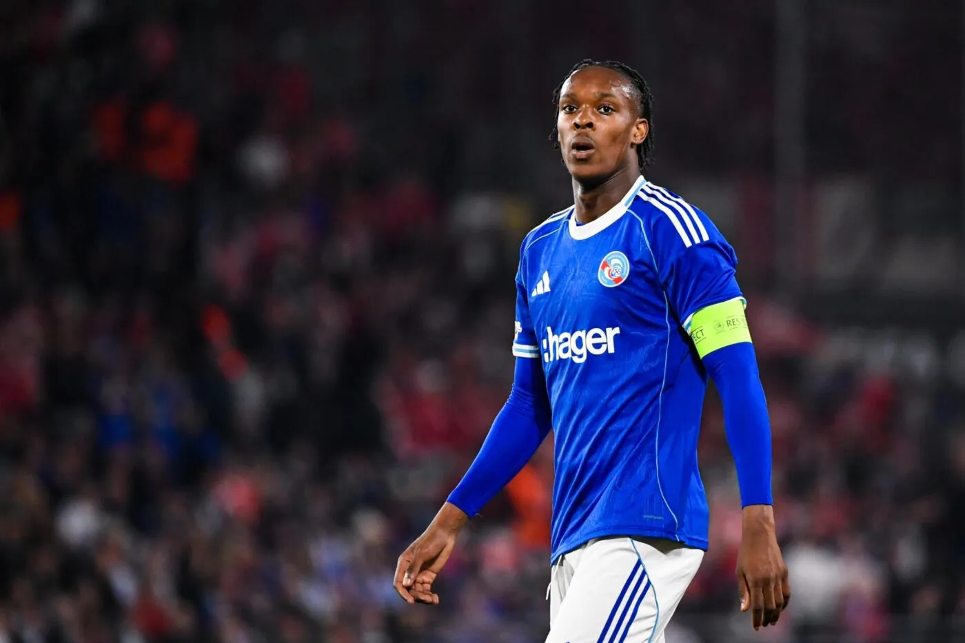 Emmanuel Emegha s’explique avec des supporters de Strasbourg