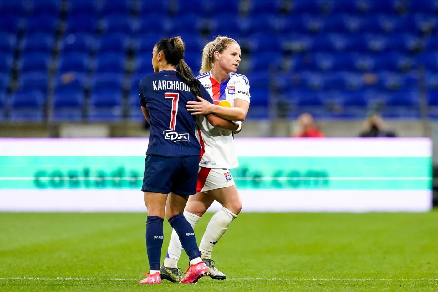 Eugénie Le Sommer apporte son soutien à la section féminine de Dijon