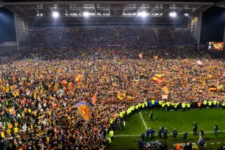 Faut-il envahir une pelouse avant de gagner un trophée ?