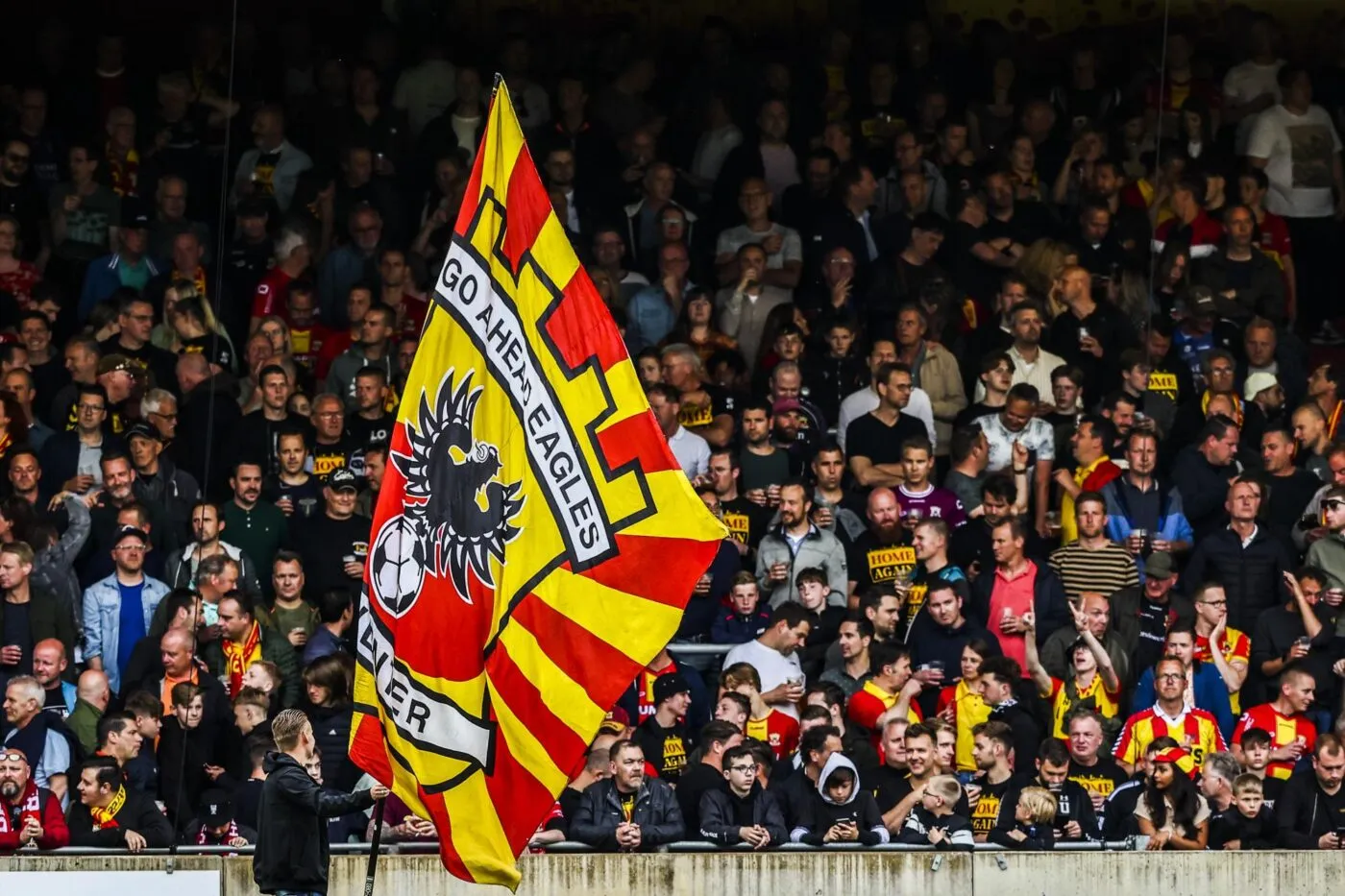 Le tifo très émouvant des supporters de Go Ahead Eagles