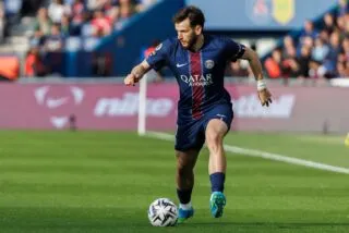 Le père de Kvaratskhelia exclut un départ du PSG de son fils