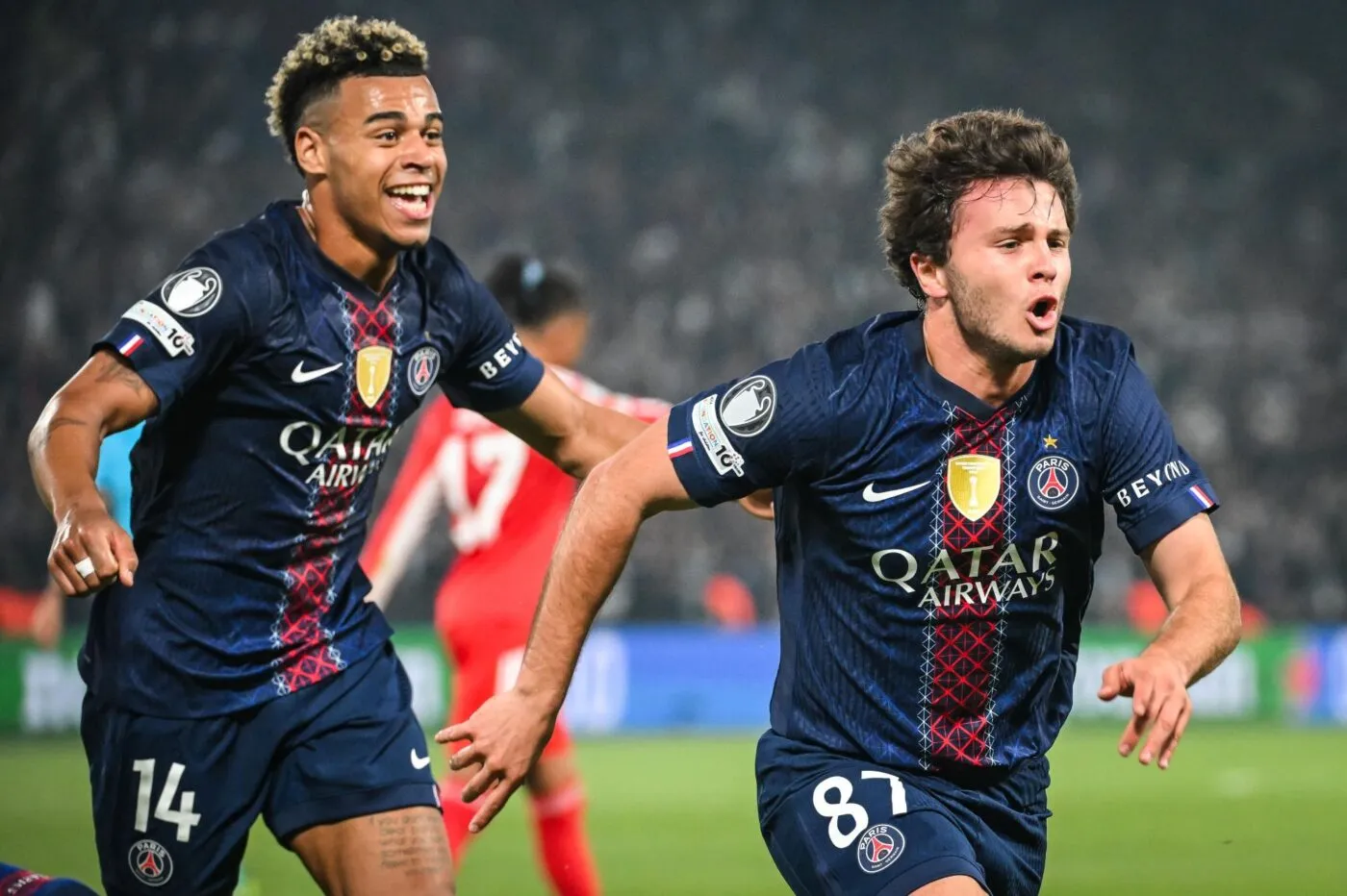 « Match du siècle<span style="font-size:50%">&nbsp;</span>» et « monument du football<span style="font-size:50%">&nbsp;</span>» : la presse internationale en extase après PSG-Bayern