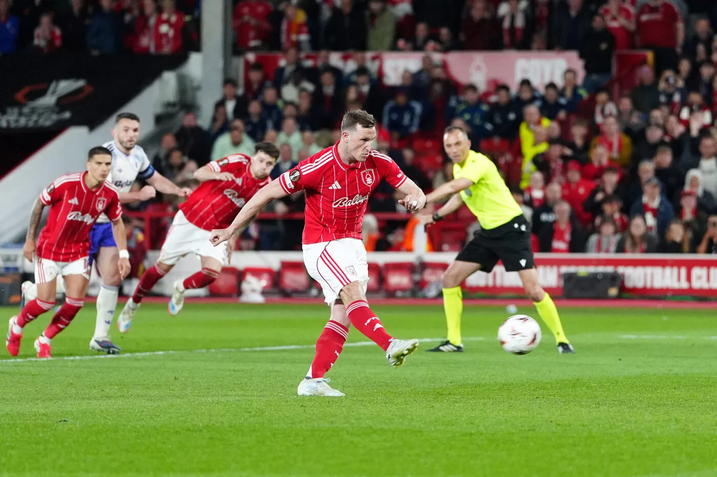 Nottingham profite d’une erreur de Lucas Digne, Braga s’impose dans la douleur