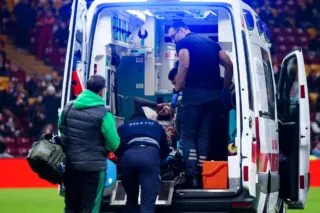Joueur gravement blessé et ambulance embourbée : scène cocasse en D2 roumaine