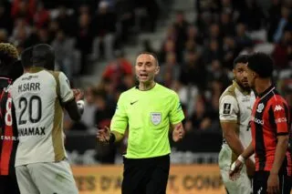 La technique astucieuse d’un arbitre pour ne pas subir la pression des joueurs
