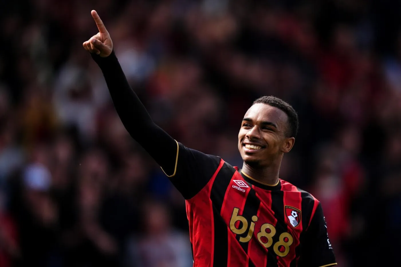 Éli Junior Kroupi égale un record de précocité en Premier League