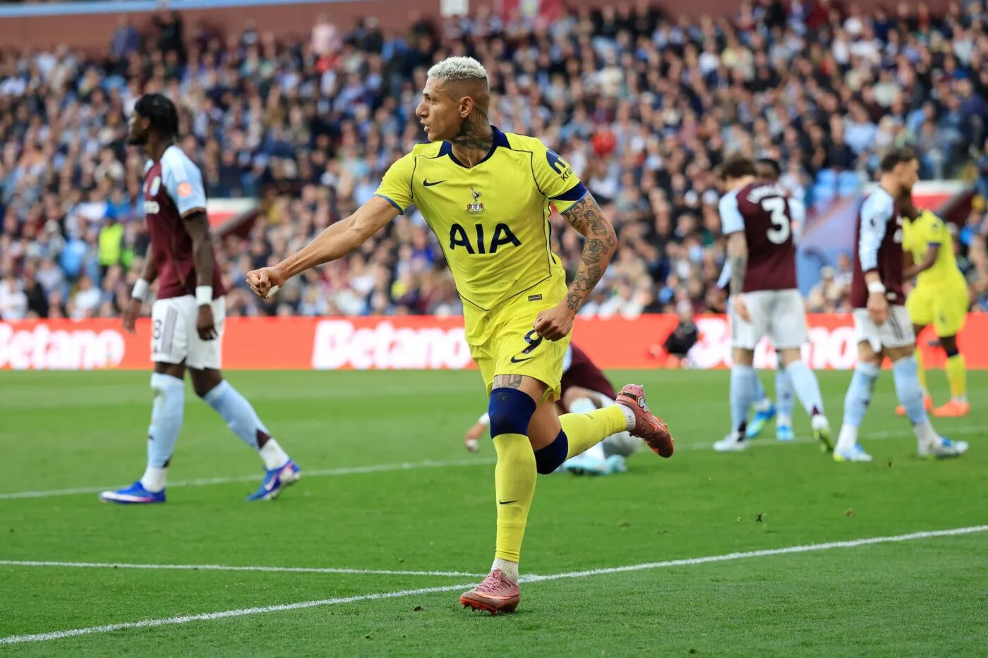 Tottenham enfonce Villa et sort de la zone rouge