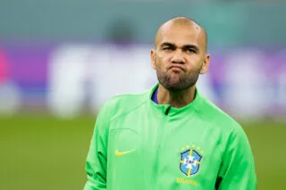 Dani Alves prend la parole devant 35 000 personnes au Metropolitano
