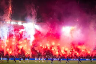 Scènes de chaos lors du derby de Prague