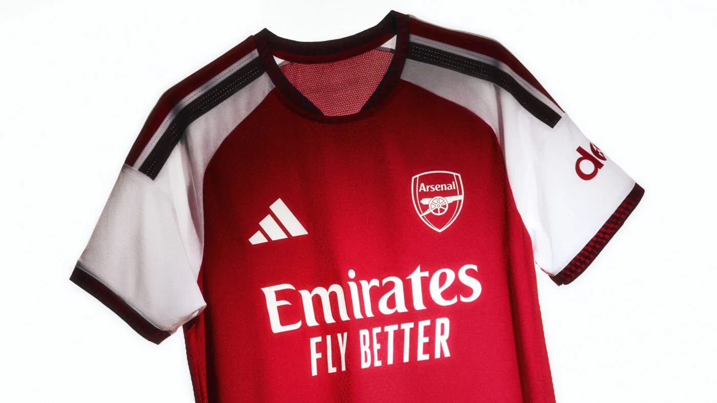 On n&rsquo;est pas hyper fan du nouveau maillot d&rsquo;Arsenal…