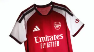 On n'est pas hyper fan du nouveau maillot d'Arsenal...
