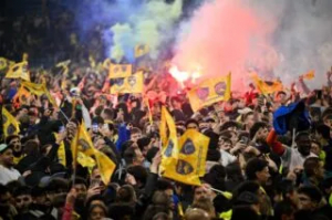 La pelouse du stade Bonal envahie après la promotion de Sochaux en Ligue 2