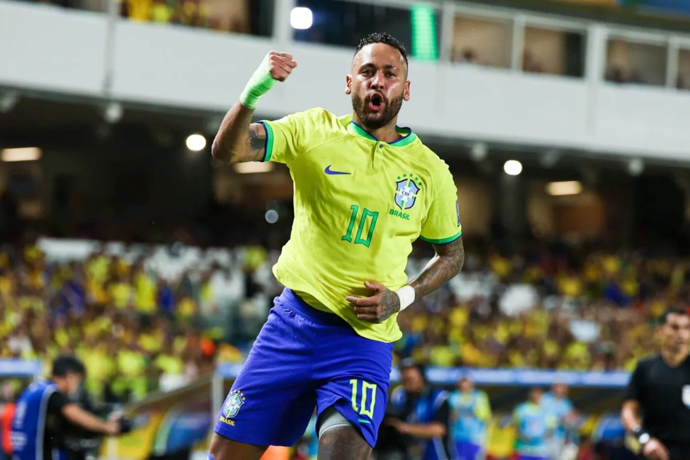 Des scènes de liesse dans les rues au Brésil pour le retour de Neymar