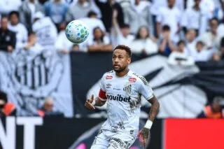 Neymar est de nouveau blessé