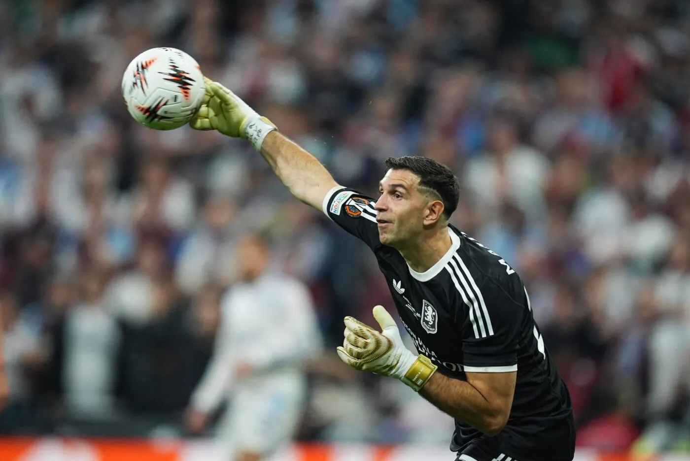 Emiliano Martínez a joué la finale avec un doigt cassé