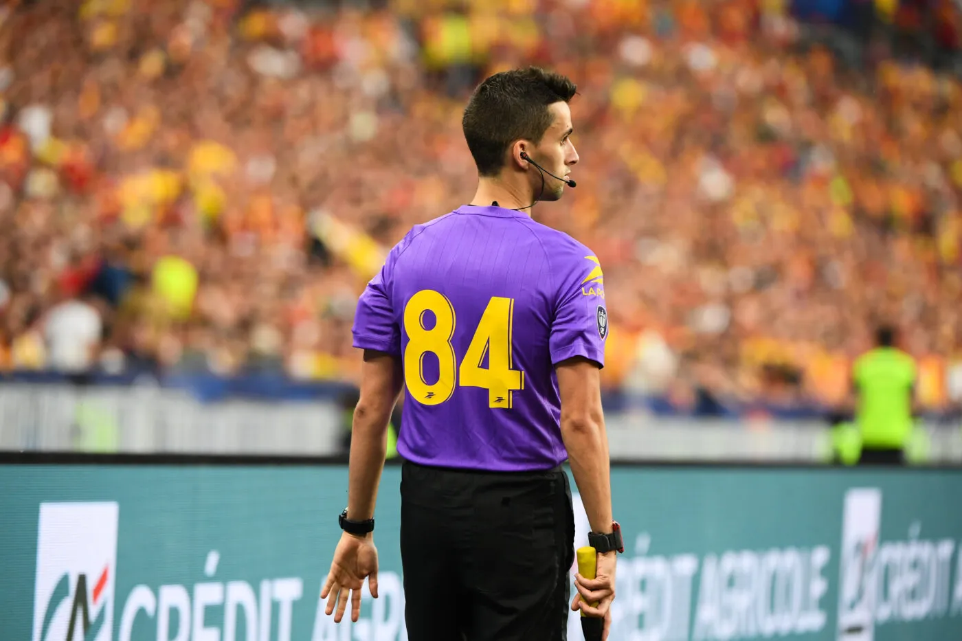 Pourquoi les arbitres de Lens-Nice portent-ils un numéro dans le dos ?