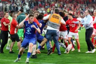 Scènes de chaos en Belgique après la rencontre entre le Standard de Liège et Charleroi