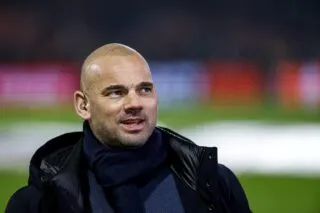 Wesley Sneijder prend sa revanche sur Iker Casillas grâce à la série Mobland et Tom Hardy