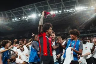 La belle image de Dante avec son fils après son dernier match