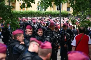Des affrontements entre policiers et supporters près du Parc des Princes