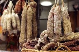 Un jeune condamné pour avoir lancé un saucisson sur un policier