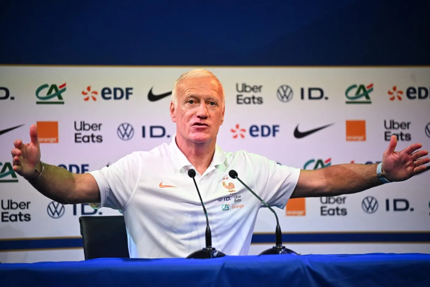 Deschamps : «<span style="font-size:50%">&nbsp;</span>Un joueur de l'équipe de France n'est pas là pour recevoir, mais pour donner<span style="font-size:50%">&nbsp;</span>»