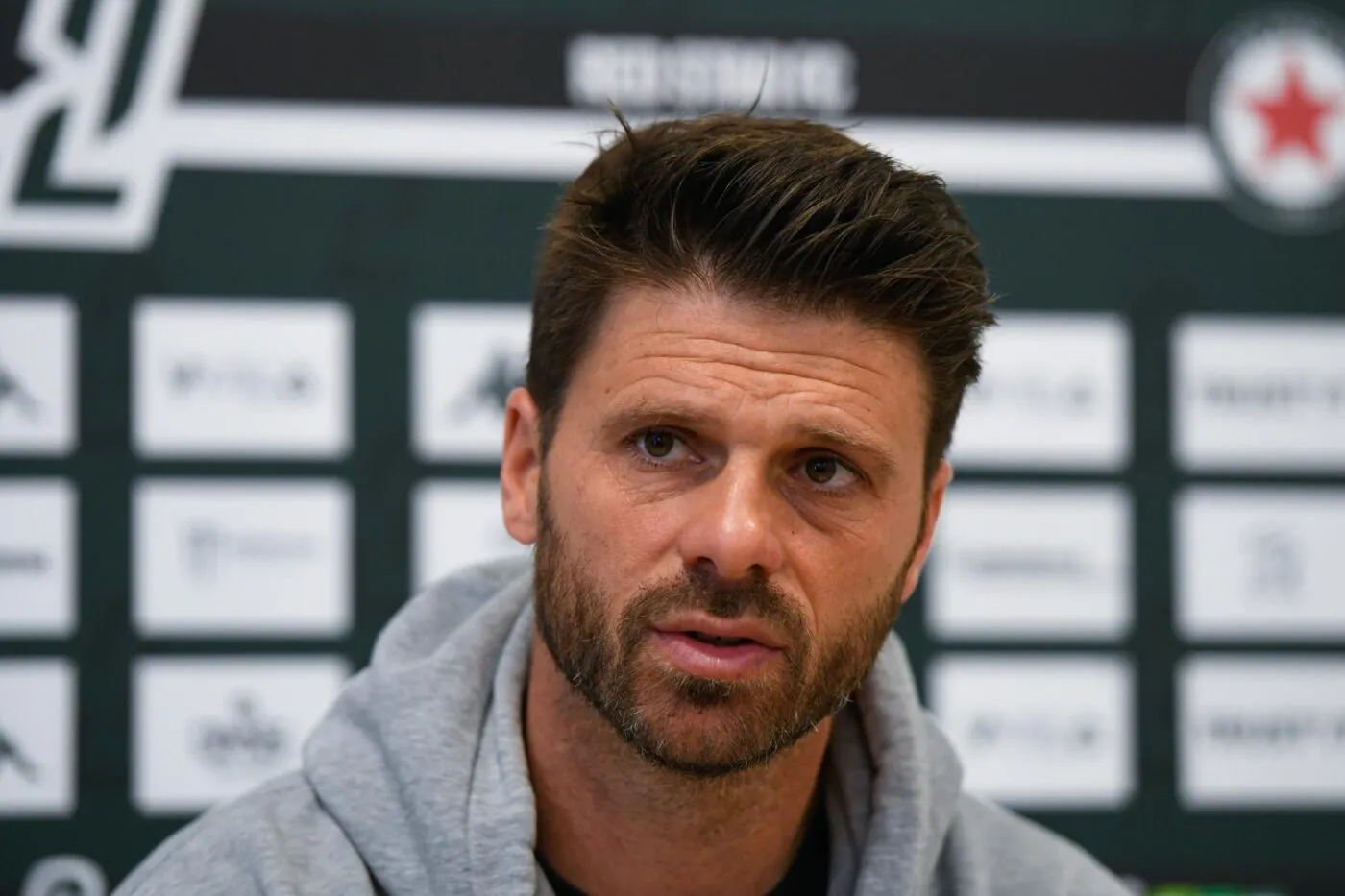 Le Red Star perd son entraîneur