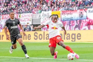 Un international ivoirien fait du pied au Paris Saint-Germain