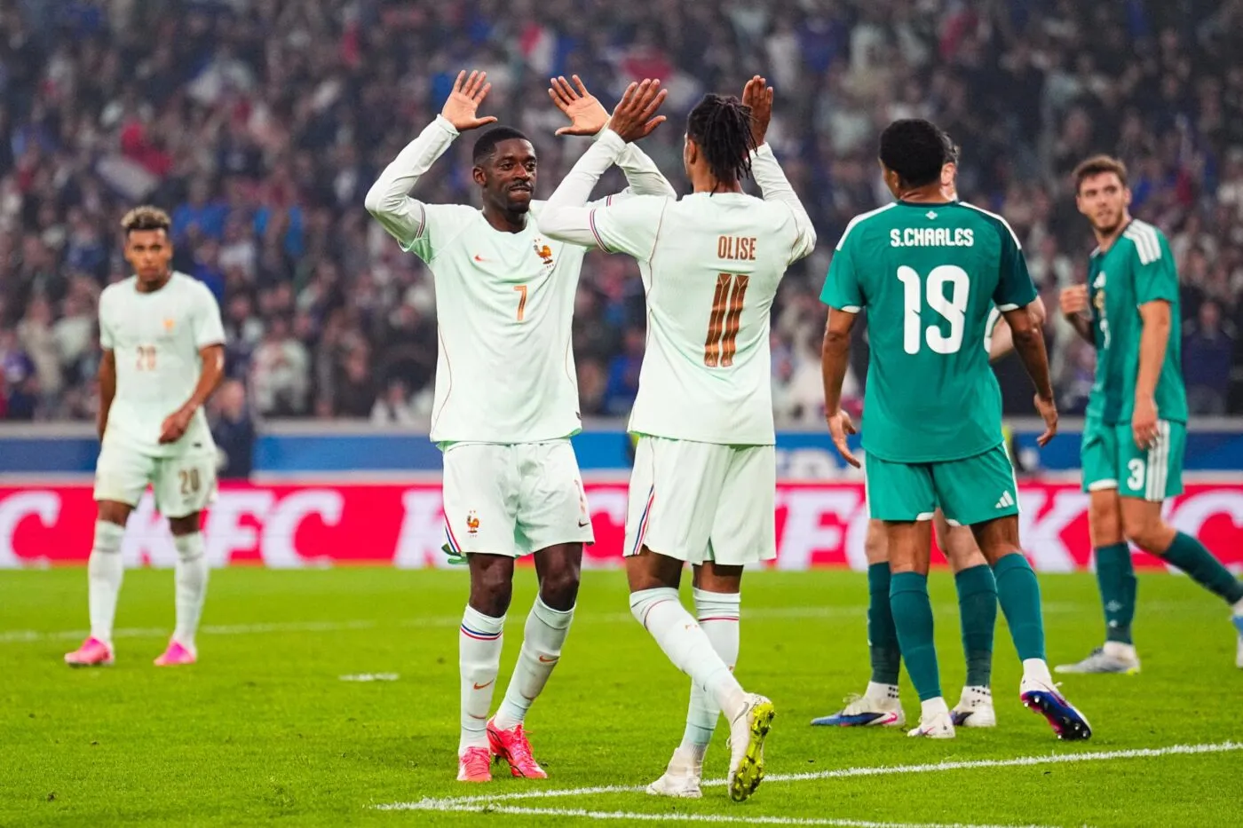 Olise indique la bonne direction aux Bleus