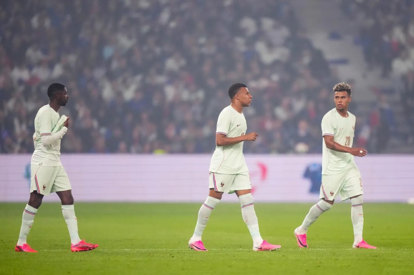 Sondage : S’il fallait en sortir un du XI de l’équipe de France, qui de Kylian Mbappé ou Ousmane Dembélé sacrifieriez-vous ?