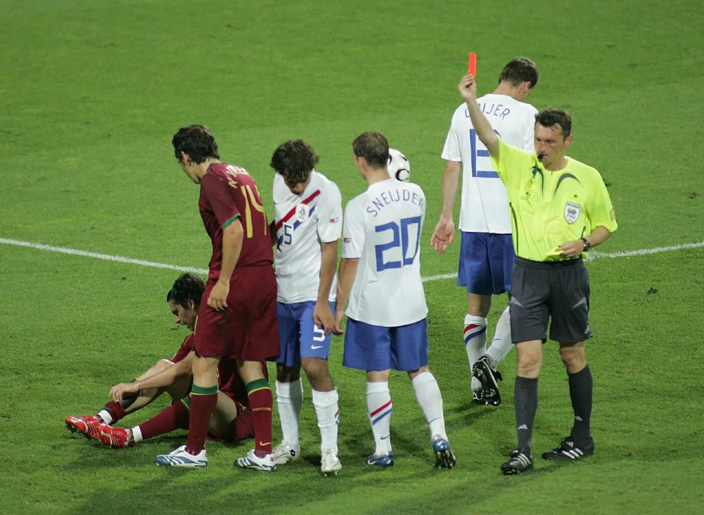 Quand la Coupe du monde voit triplement rouge